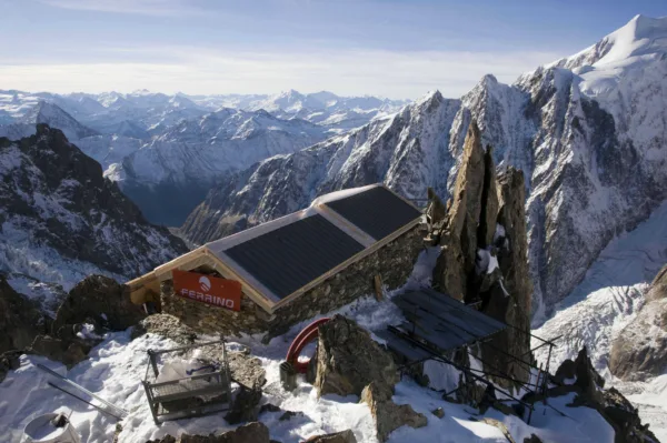 Refuge Quintino Sella Mont Blanc 1