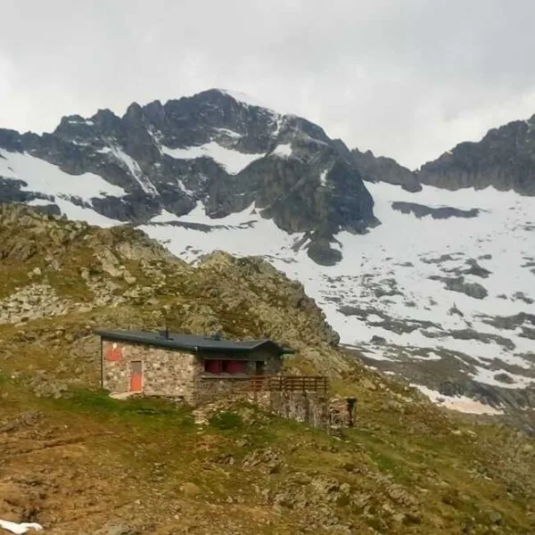 Refuge des Aiguilles d Arves
