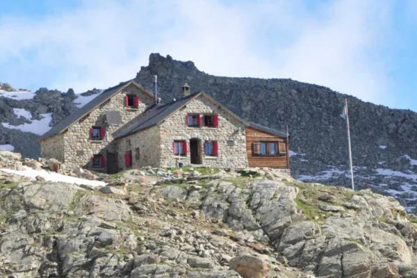 Cabane des Aiguilles Rouges