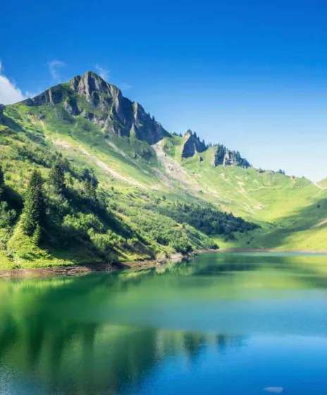 Lac de montagne Haute Savoie