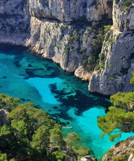 Tour des calanques en bateau 2