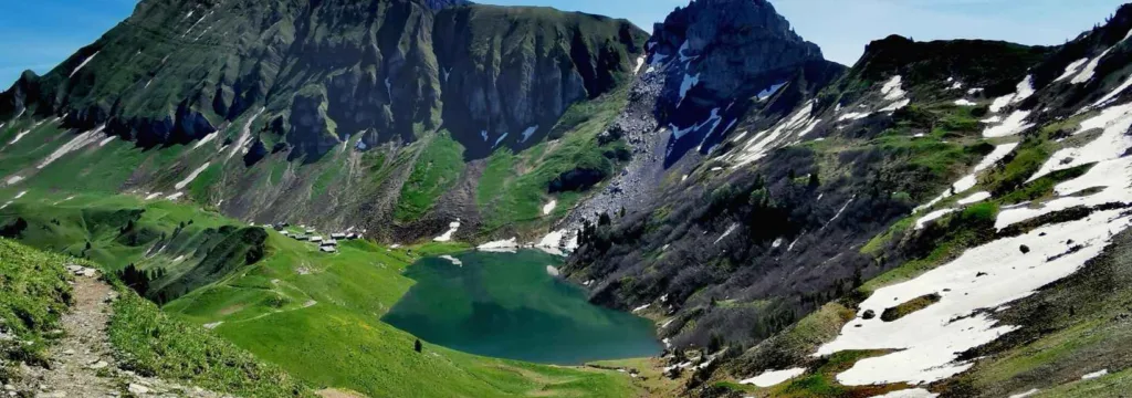 Lac de montagne Haute-Savoie