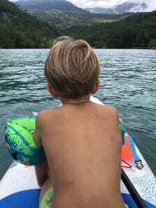 Paddle famille lac e1593730498996 225x300 min