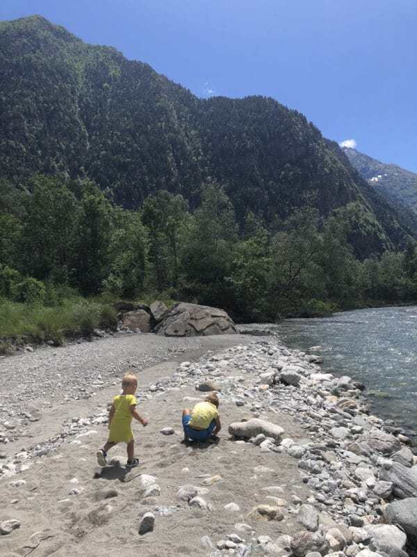 Spot van famille e1593731120710 600x800 min