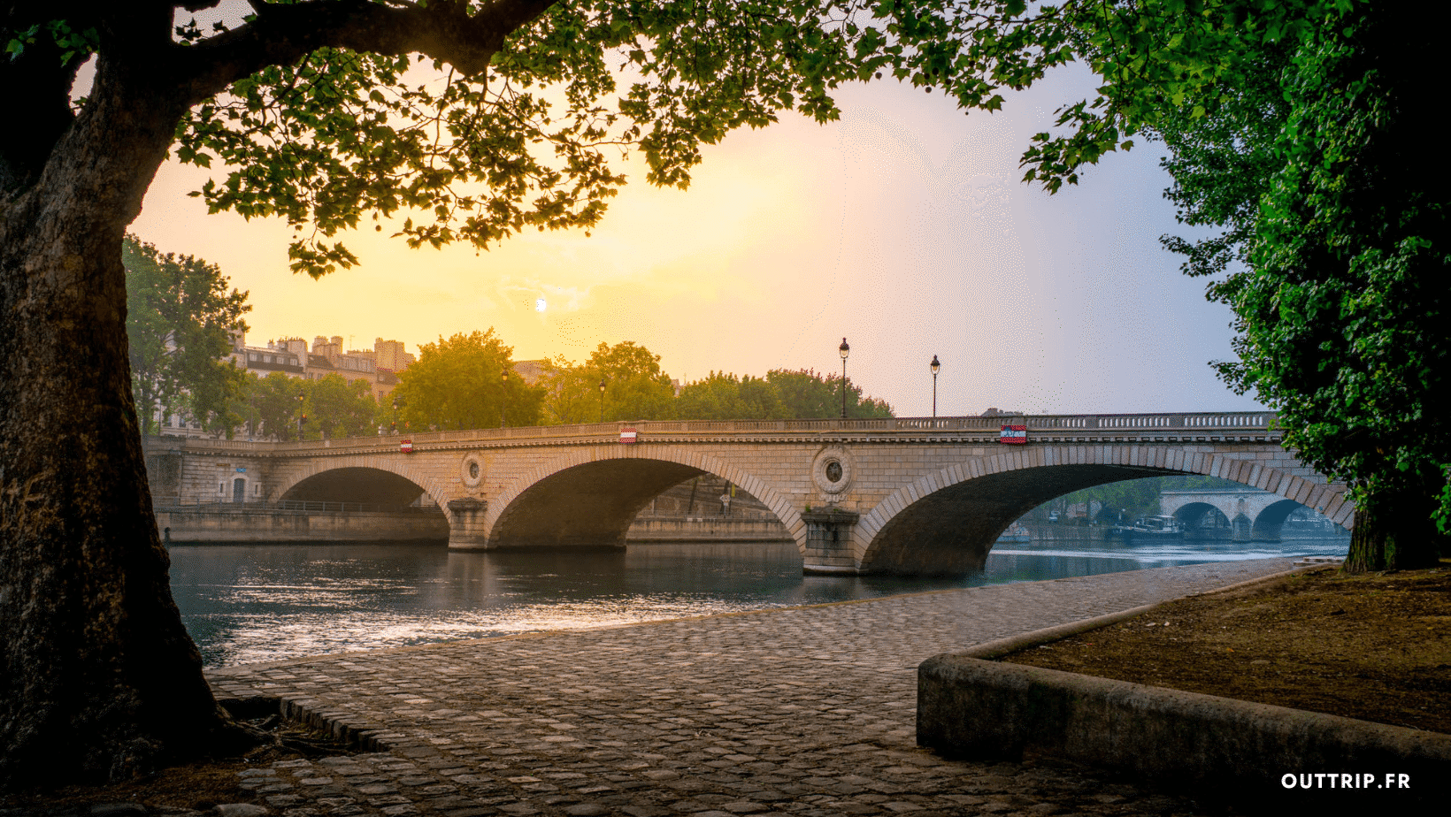 Courir sur les quais de Seine à Paris