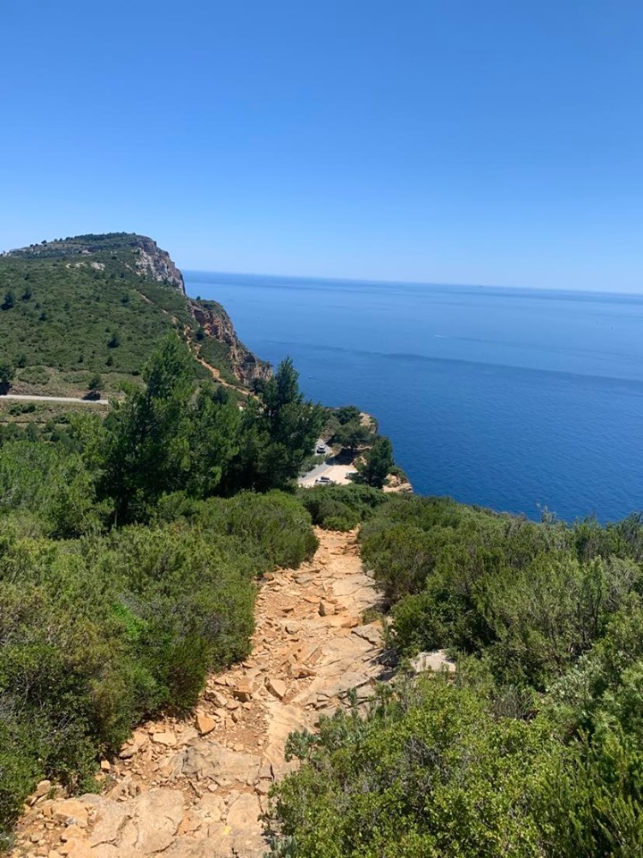 Falaises-de-Cassis-depuis-la-Ciotat-retour-Dent-du-Chat-et-Baou-Rous.jpeg