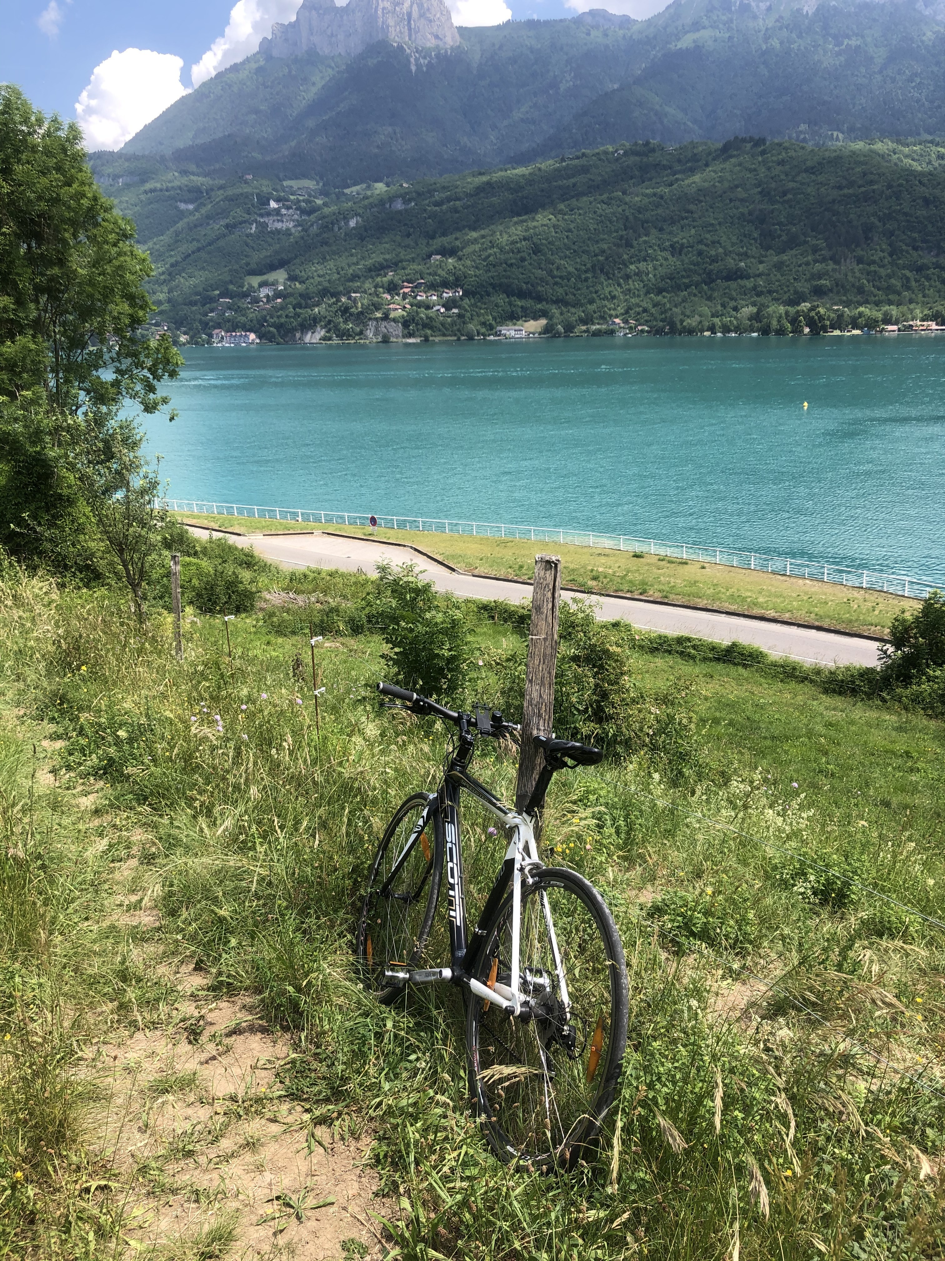 Tour-du-lac-d-Annecy-en-velo.jpeg